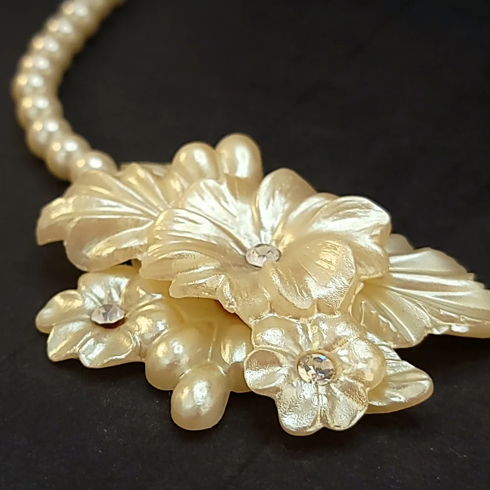 Vintage 1991 AVON  Frosted Petal Necklace Pearl Rhinestone Flowers